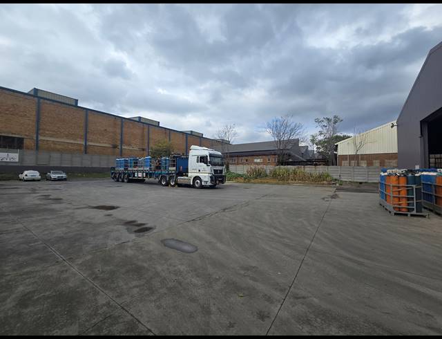 1,000M² FACTORY TO LET IN ANDERBOLT